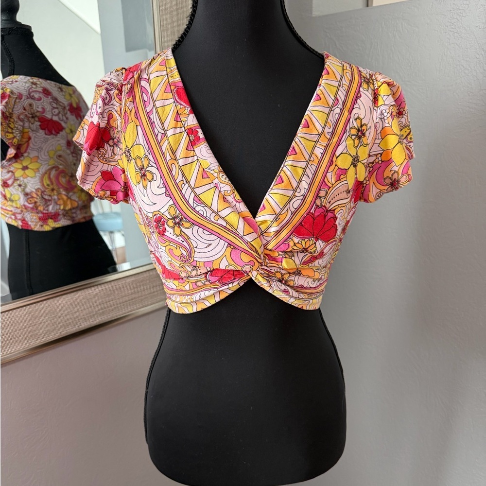 Angie Knot Front Groovy 70’s Hippie V Neck Crop Top Small.